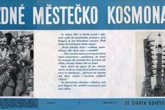 Předal knihy z roku 1973 "Hvězdné městečko kosmonautů"