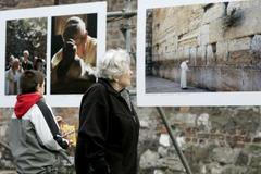 Výstava věnovaná papeži Janu Pavlovi II. v centru Krakowa