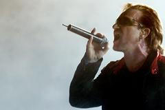 Bono při koncertu U2 v argentinském Buenos Aires 1. 3. 2006