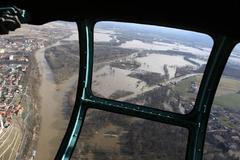 Soutok Vltavy a Labe z kokpitu Mi-17