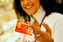 Platba kartou. Ilustrační foto.