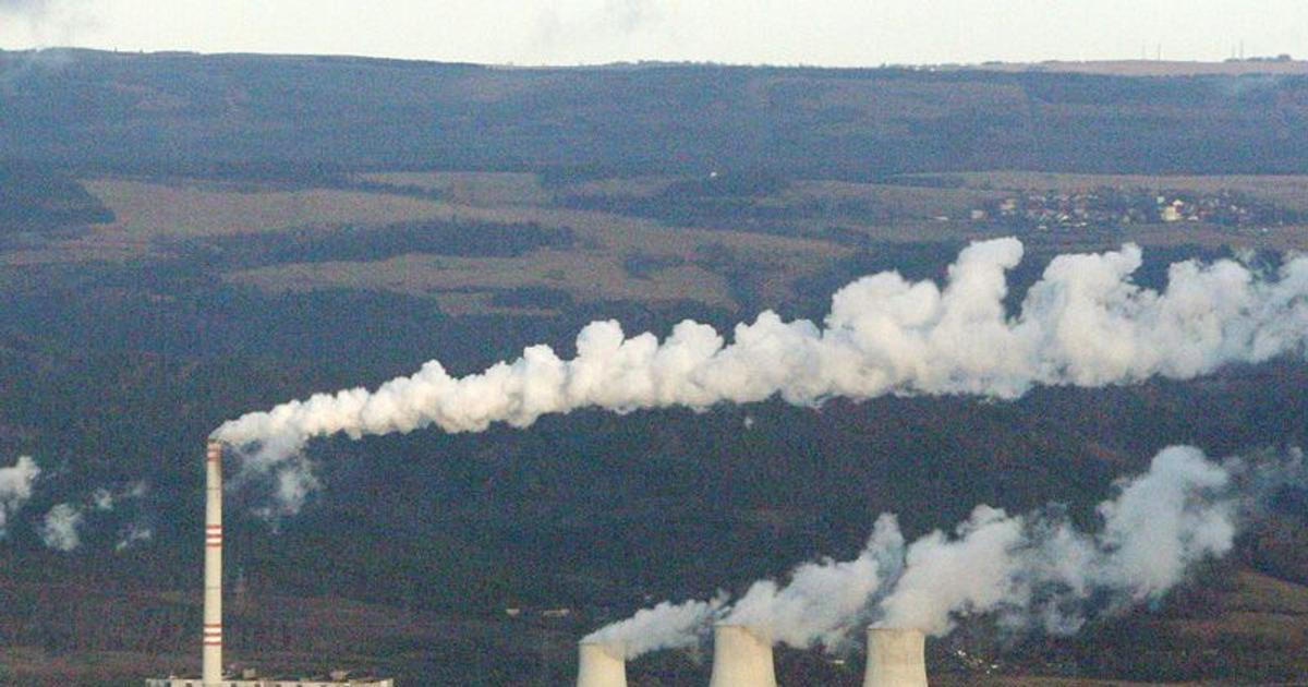 Křetínského francouzská elektrárna přešla plně na biomasu, ekologové to kritizují