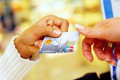 Platba kartou. Ilustrační foto.