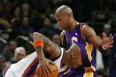 Hlavou Evanse neprorazíš