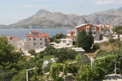 Výhled od domu Munitičových na omišskou zátoku