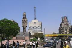 Socha Ramsese II. mizí ze stejnojmenného náměstí