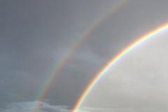 Duha nad jihomoravskými vinohrady