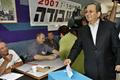 Ehud Barak odevzdává svůj hlas