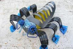 Výstava Zvěrstvo - Masařka lidská (Wohlfartia magnifica) smaltovaný plech, guma, železné doplňky, výška 44 cm, 1991