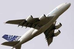 Letoun Airbus A380 vzlétá