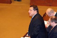 Jiří Paroubek právě říká "NE" Topolánkově vládě