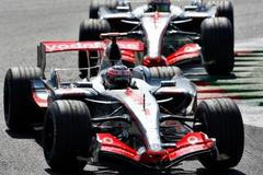 Fernando Alonso a Lewis Hamilton - jezdci McLarenu