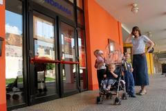 Rodina Márova na cestě za nákupy