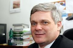 Vlastimil Tlustý při online rohovoru ve své poslanecké kanceláři