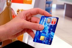 Platba kartou. Ilustrační foto.