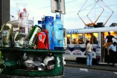 Přeplněný odpadkový koš