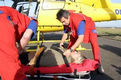 Příprava pacienta na převoz vrtulníkem