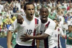 DaMarcos Beasley a Landon Donovan slaví gól