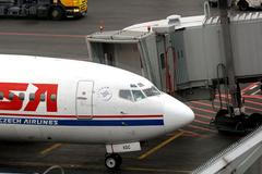 Letadlo ČSA u terminálu