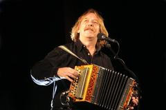 Jaromír Nohavica na koncertě v divadle Adama Mickiewicze v Těšíně