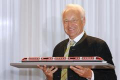 Stoiber s modelem Transrapidu