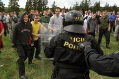 Policie nacvičovala zásah proti technařům