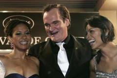 Auto zabiják v Cannes: Quentin Tarantino s herečkami Tracie Thomsovou a Rosario Dawsonovou