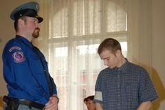 Soud s mladíky, kteří upálili Roma