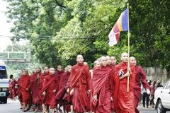 Mniši pochodují v Rangúnu