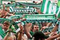 Fanoušci Bohemians na hřišti