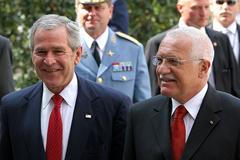 Bush v Praze - uvítací ceremoniál