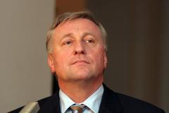 Mirek Topolánek donesl na Hrad seznam ministrů