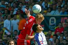 Nicolas Dieuze z Toulouse a Peter Crouch z Liverpoolu