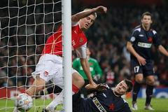 Arsenal - Slavia: Bendtner a Pudil