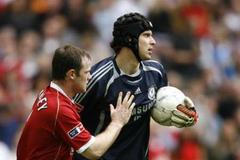 Petr Čecha a Wayne Rooney