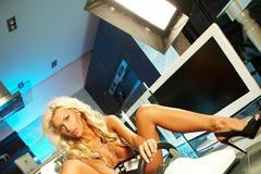 V Polsku prodává Xbox 360 nahatá modelka