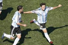 Česko 20 - Argentina 20: Zarate, Sanchez