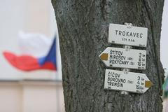 Trokavec, turistické značky, turistika, pěší, chůze, radar, základna, referendum, Brdy