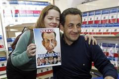 Nicolas Sarkozy se při kampani chlubí i vlastní knížkou