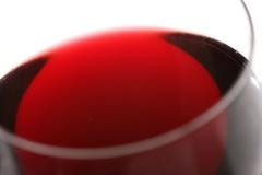 Číše s červeným vínem