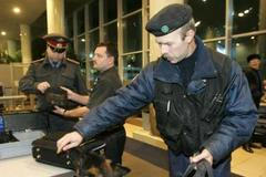 Bezpečnostní kontroly na moskevském letišti Domodědovo