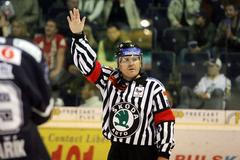 O2 extraliga hokeje: rozhodčí