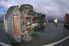 Převrácený kamion a německé dálnici