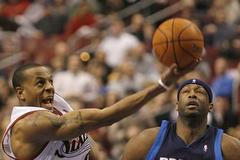 Philadelphia - Dallas: Iguodala a Dampier