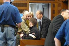 soud v hradci-loupeže