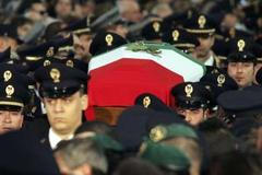 Pohřeb zabitého policisty