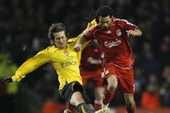 Liverpool - Arsenal: Pennant a Rosický