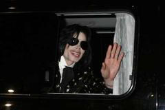 Michael Jackson přijíždí do Tokia