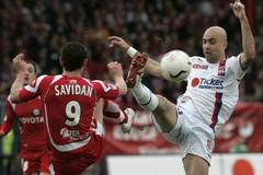 Lyon - Valenciennes: Cris, Savidan