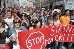 Studenti demostrovali proti státní maturitě